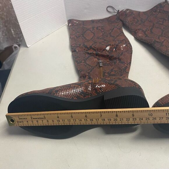 SHOEDAZZLE Women’s Knee Boots Reena Snake Design Beown Size 8 Zipper Closure NEW - Picture 6 of 11